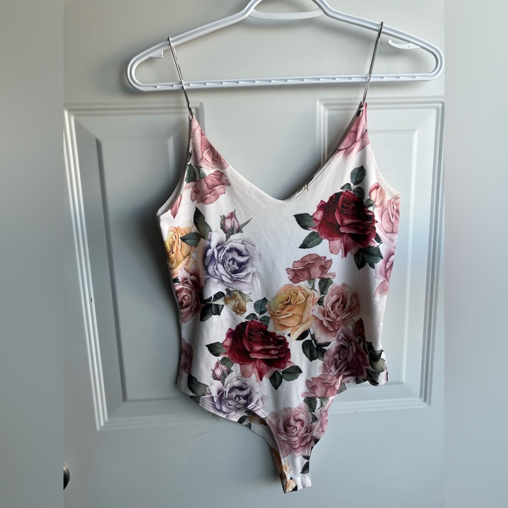 Floral spaghetti strap snap bodysuit medium